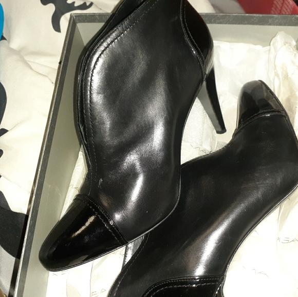 Black high heels - Picture 1 of 2